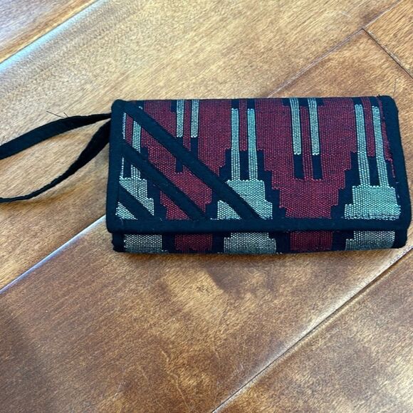 Wallet with snap closure, three zipper pockets and strap - Picture 6 of 8